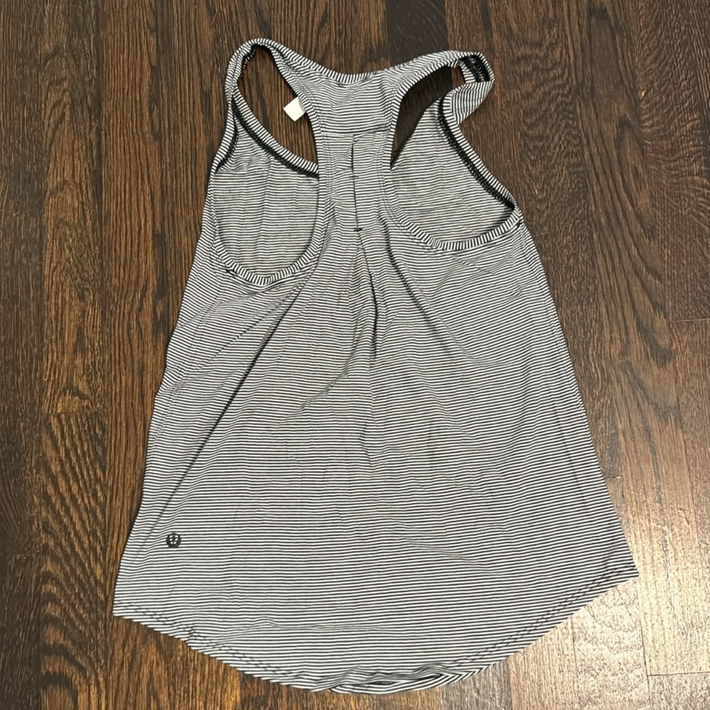 Lululemon Size 2 Racerback Tank - Picture 2 of 3